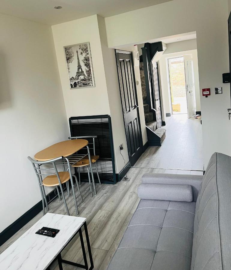 Green Lantern, Private En-Suite Double Bedroom Aveley Esterno foto