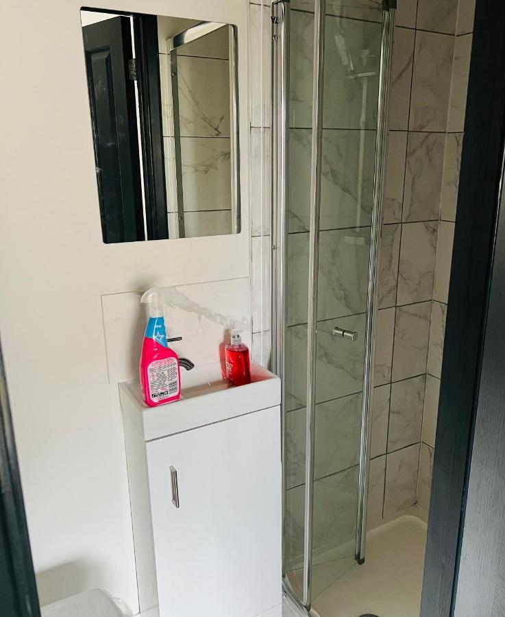 Green Lantern, Private En-Suite Double Bedroom Aveley Esterno foto