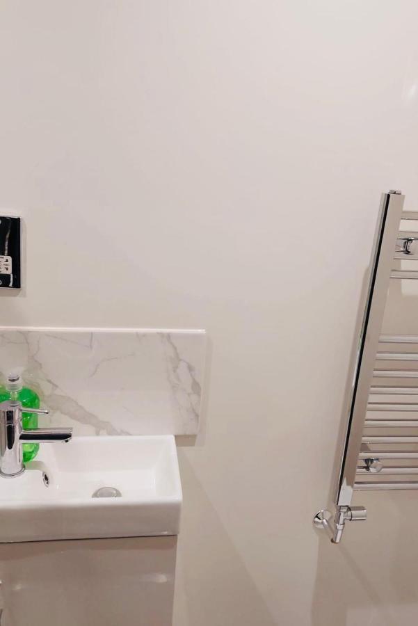 Green Lantern, Private En-Suite Double Bedroom Aveley Esterno foto